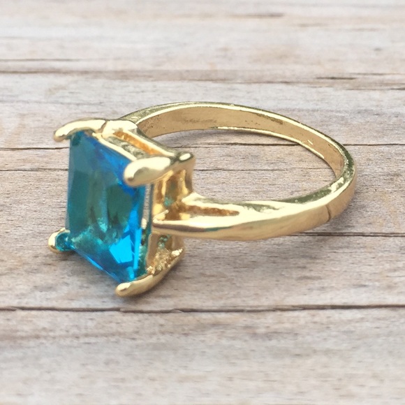 Jewelry - Bright Blue Aquamarine Gold Fashion ring Sz 8